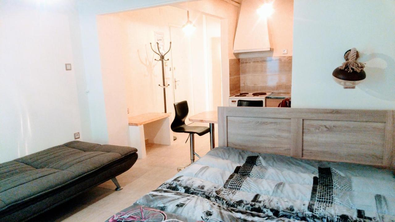 Garden Cozy Nest Studio Apartment Атина Екстериор снимка